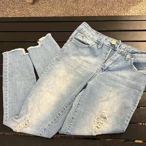 Distressed skinny jeans cropped